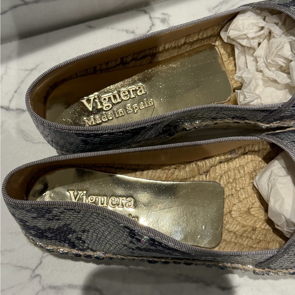 🌟HOST PICK🌟Viguera Ladies Silver Iridescent Espadrille Flats Brand New NWT - Picture 5 of 13